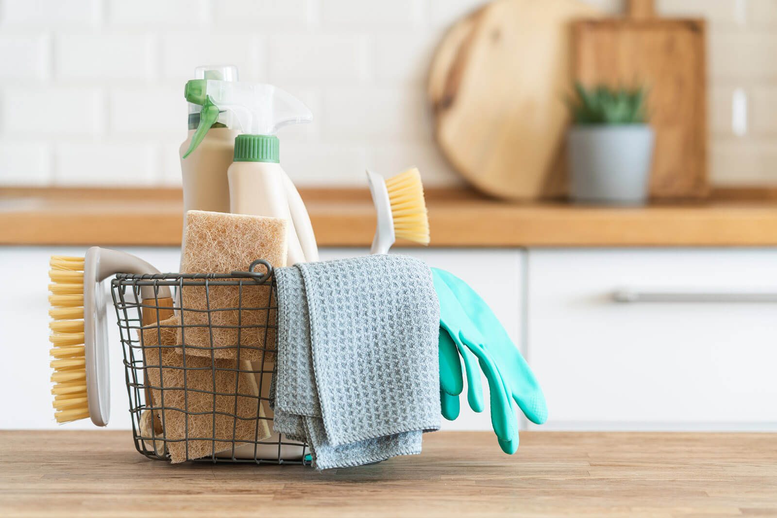 Read more about the article The Ultimate Cleaning Guide: Tips and Tricks from the best house cleaning services in your area