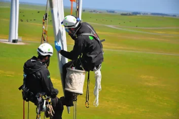Wind turbine cleaning service — Hit Service of America