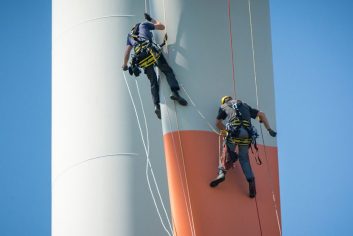 Wind turbine cleaning service — Hit Service of America