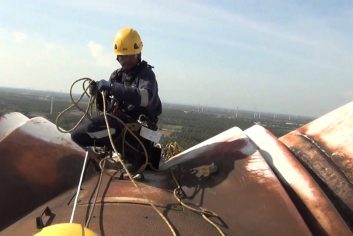 Wind turbine cleaning service — Hit Service of America